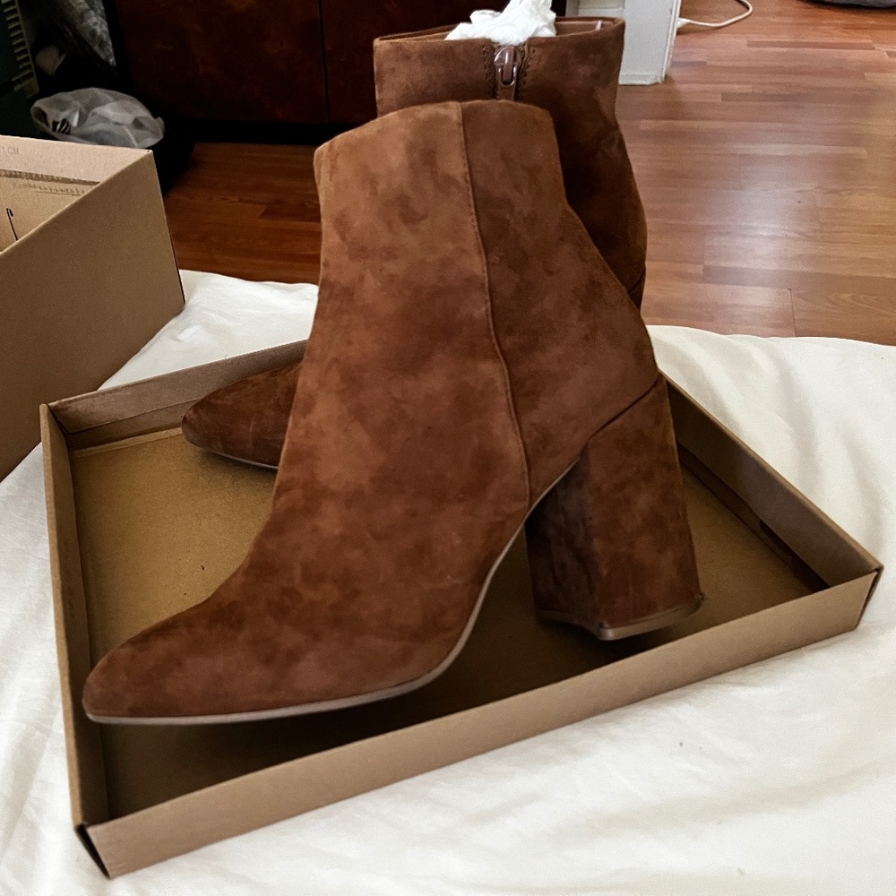 Suede booties in cinnamon brown